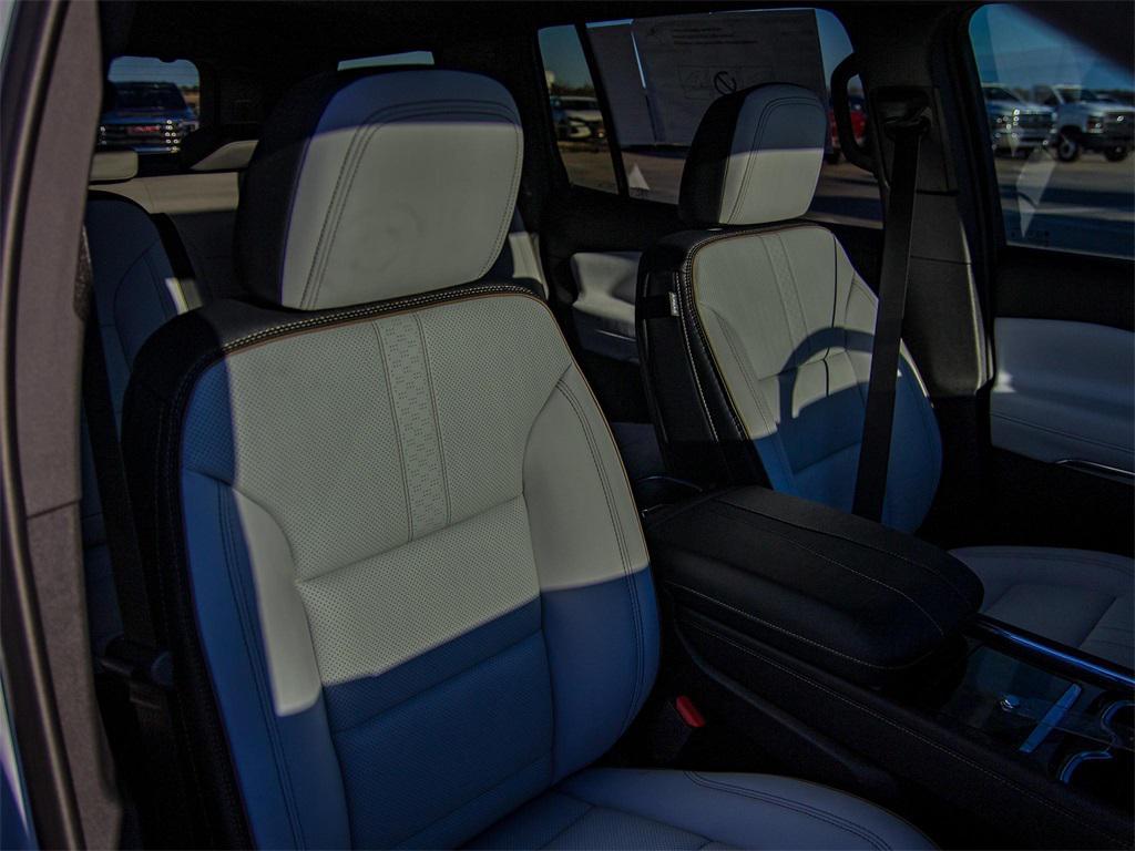 new 2026 Chevrolet Traverse car, priced at $63,004