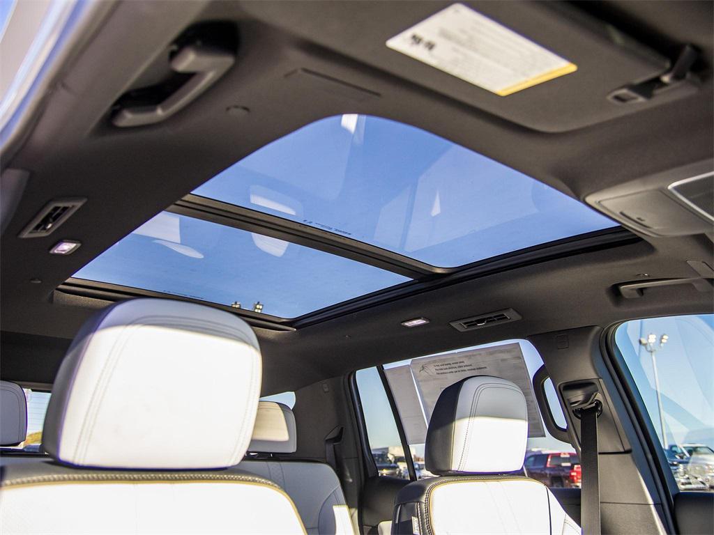 new 2026 Chevrolet Traverse car, priced at $63,004