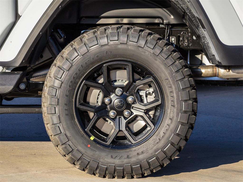 new 2025 Jeep Gladiator car, priced at $44,042