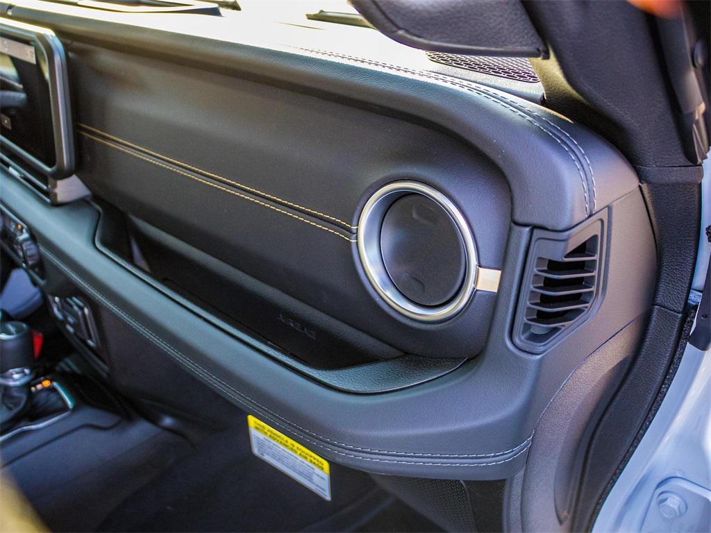 new 2025 Jeep Gladiator car, priced at $44,042