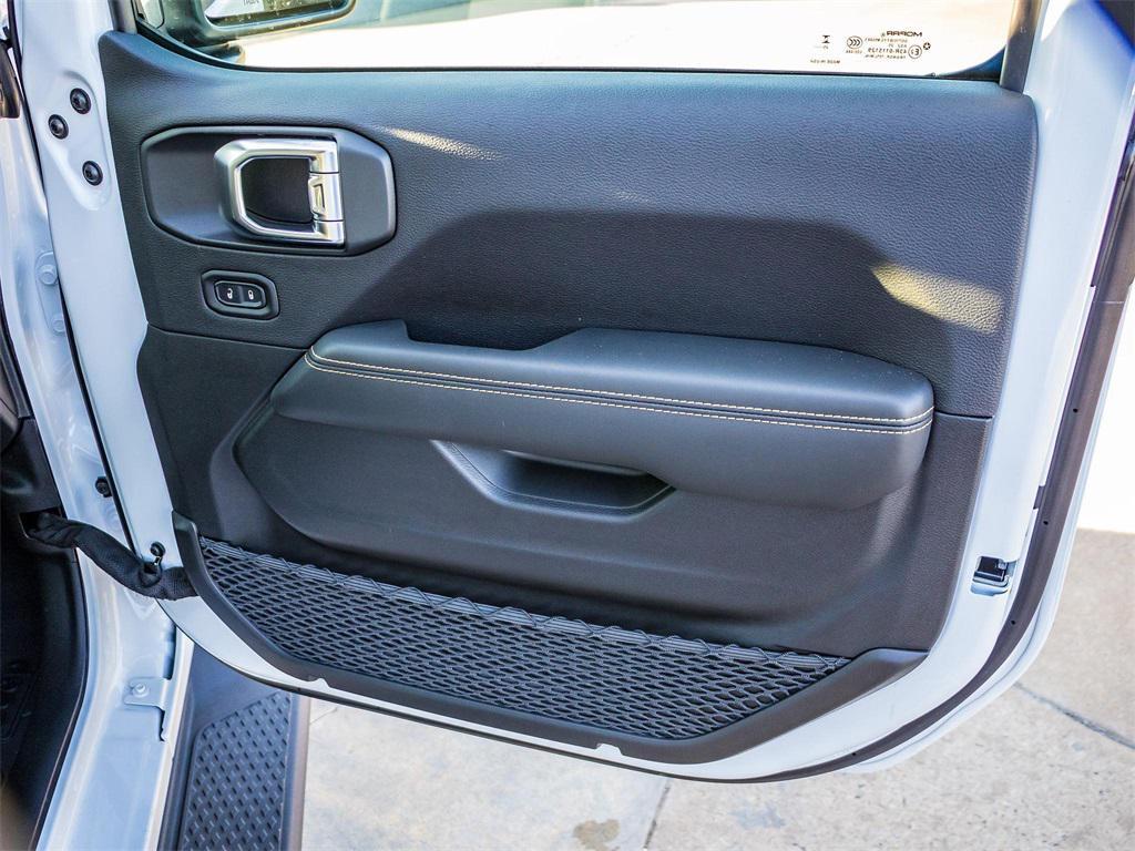 new 2025 Jeep Gladiator car, priced at $44,042