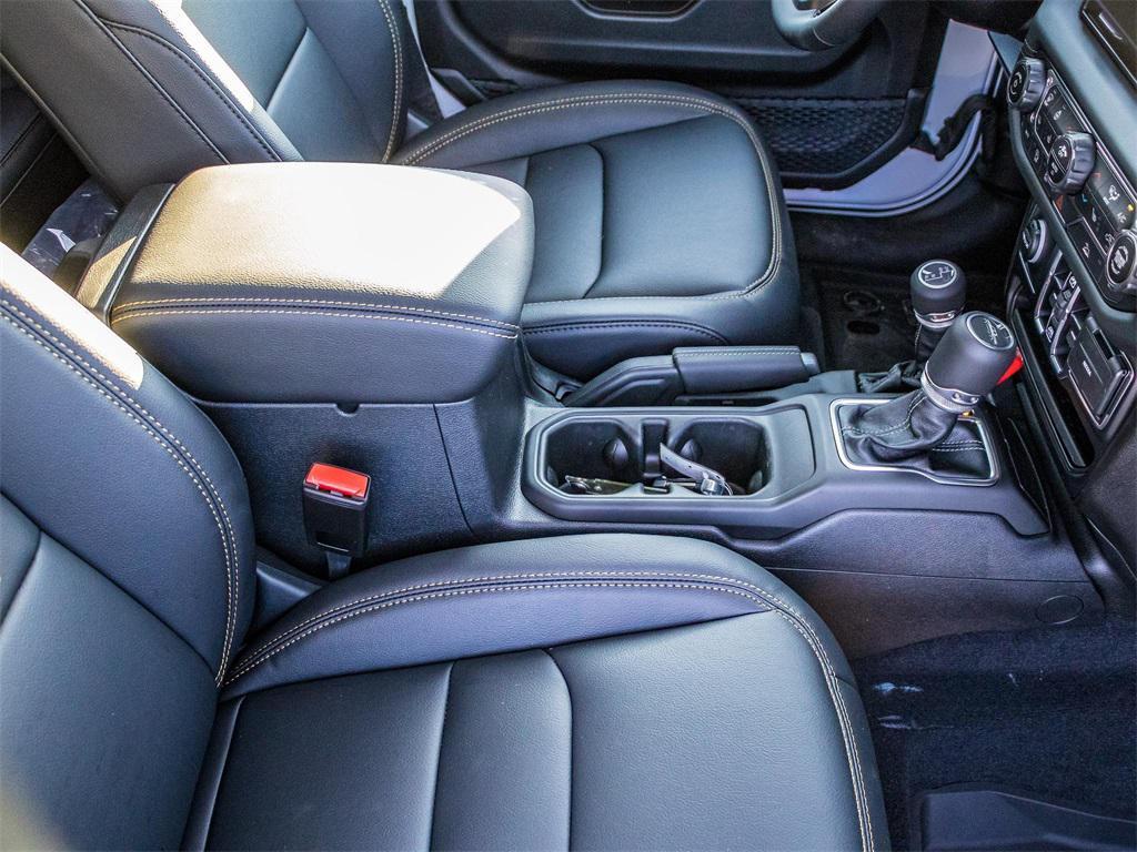 new 2025 Jeep Gladiator car, priced at $44,042