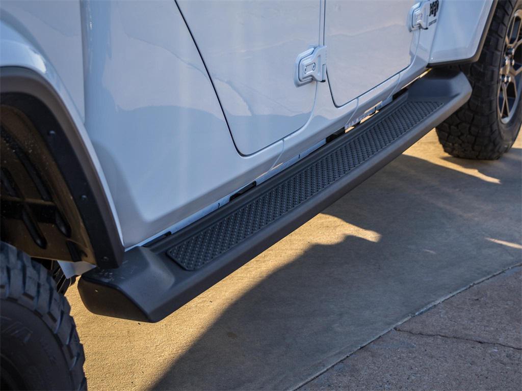 new 2025 Jeep Gladiator car, priced at $44,042