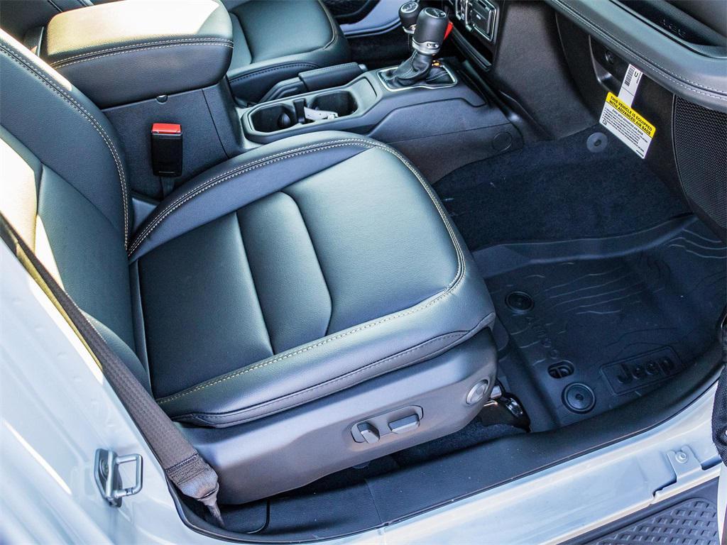 new 2025 Jeep Gladiator car, priced at $44,042