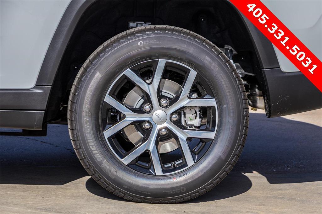 new 2025 Jeep Grand Cherokee car, priced at $42,192