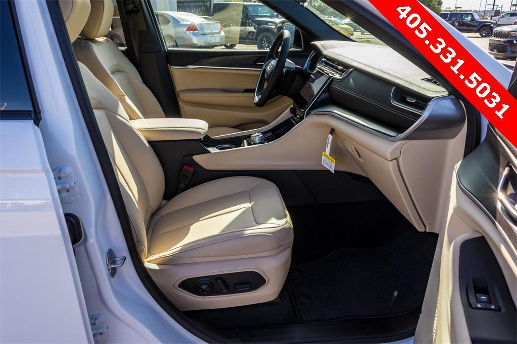 new 2025 Jeep Grand Cherokee car, priced at $42,192
