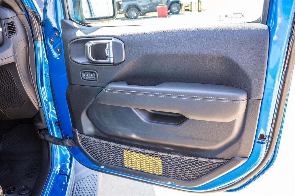 new 2025 Jeep Gladiator car, priced at $45,056