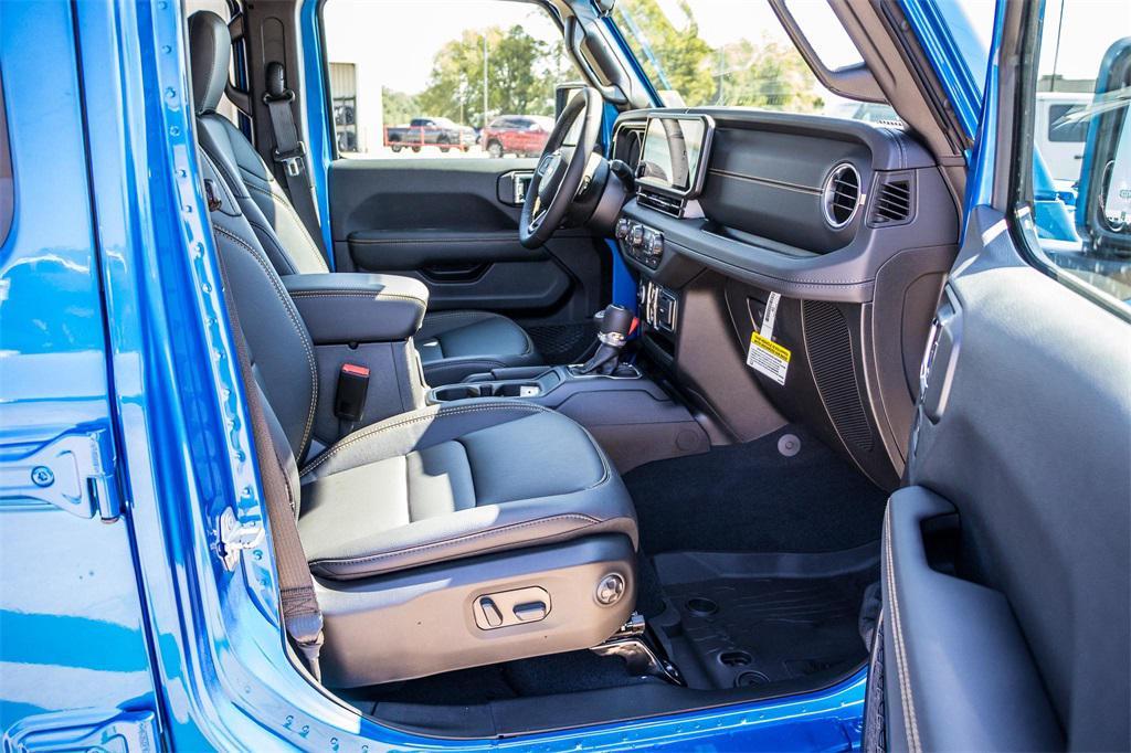 new 2025 Jeep Gladiator car, priced at $45,056
