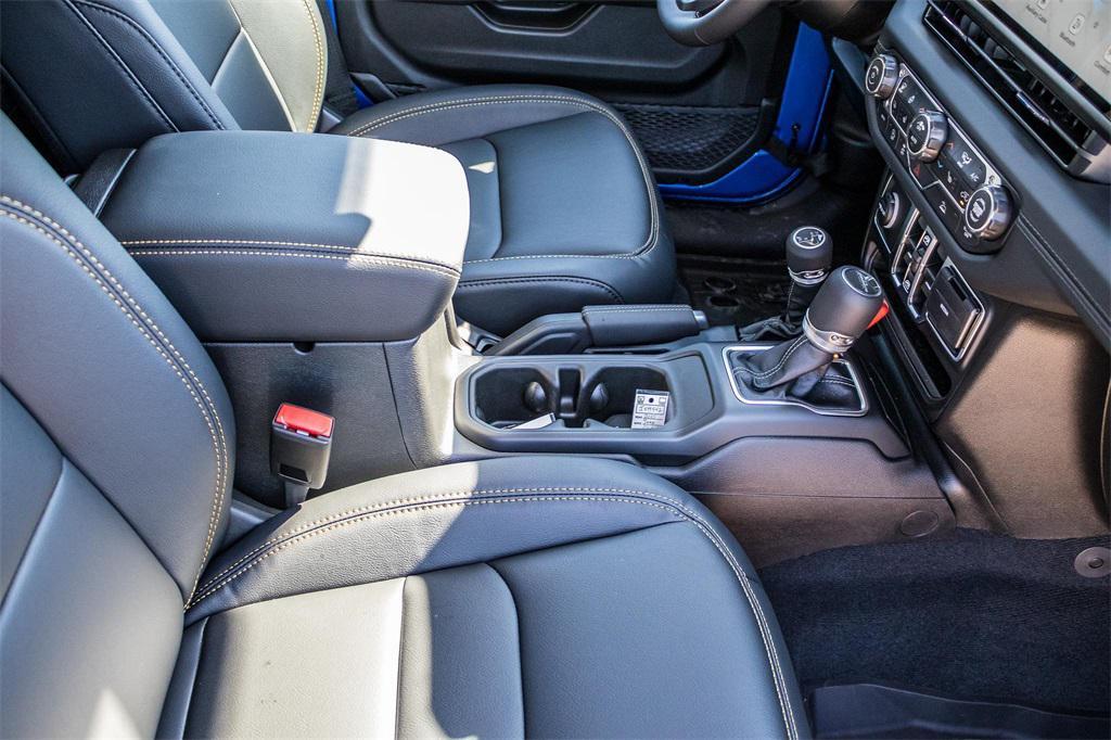 new 2025 Jeep Gladiator car, priced at $45,056