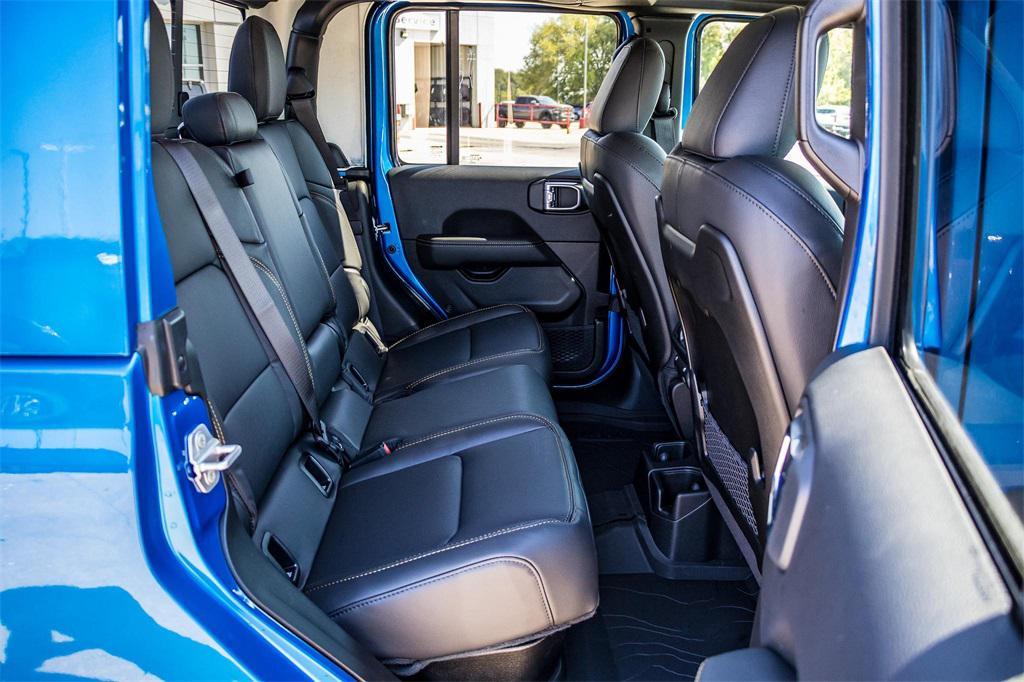 new 2025 Jeep Gladiator car, priced at $45,056