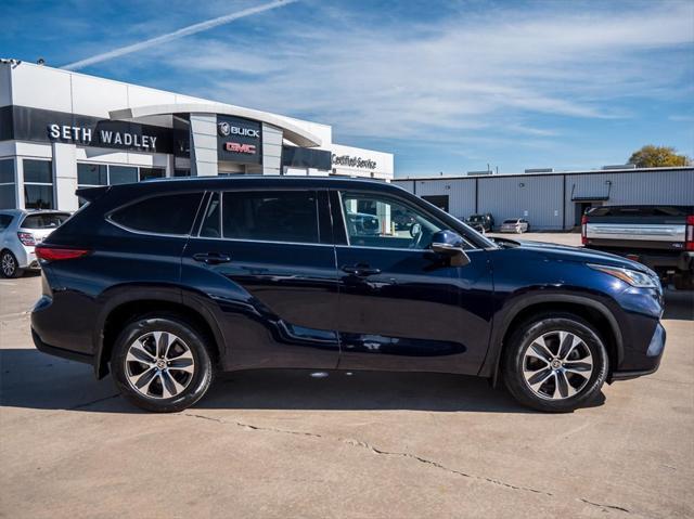 used 2020 Toyota Highlander car, priced at $25,496