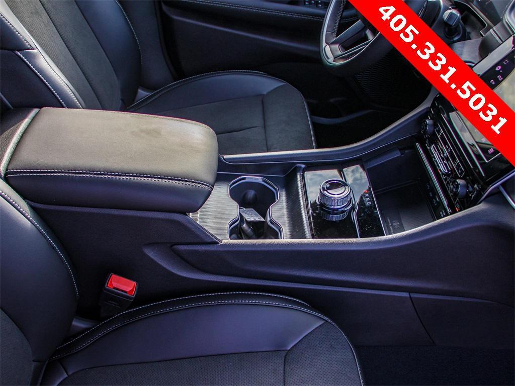 new 2025 Jeep Grand Cherokee car, priced at $39,180