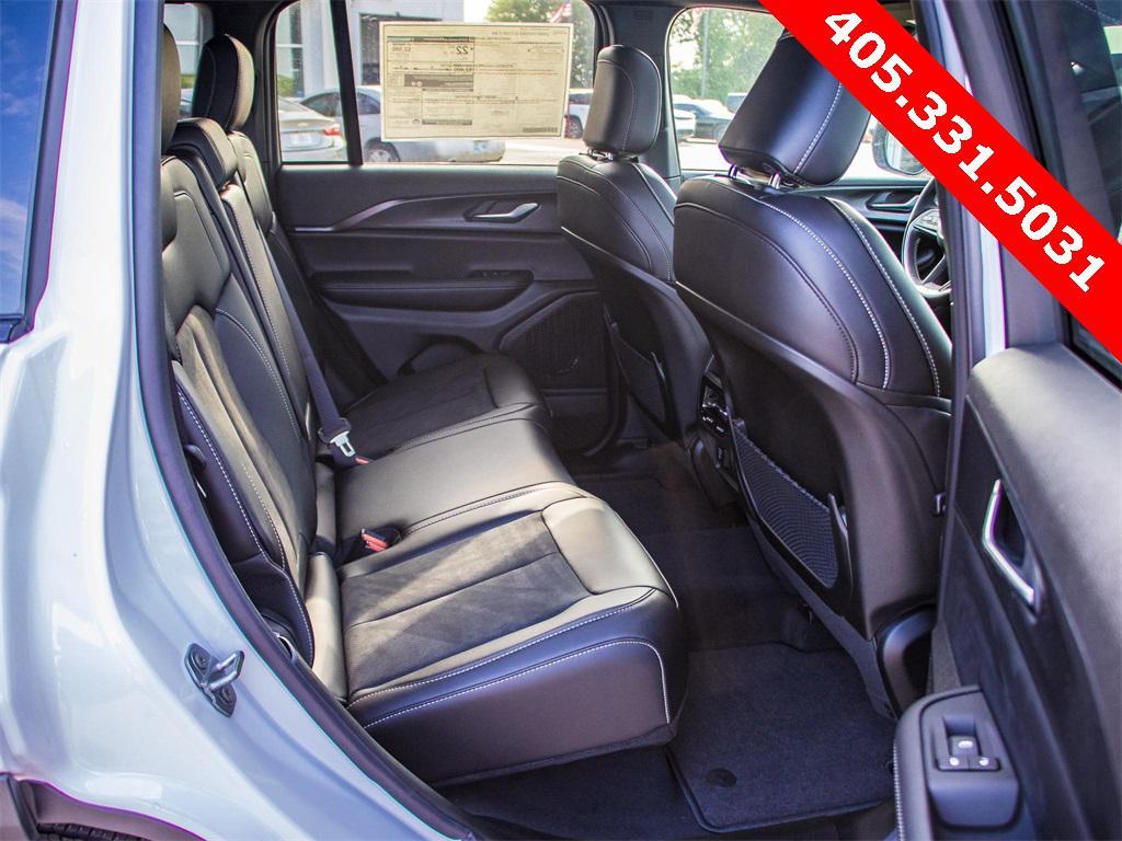 new 2025 Jeep Grand Cherokee car, priced at $39,180