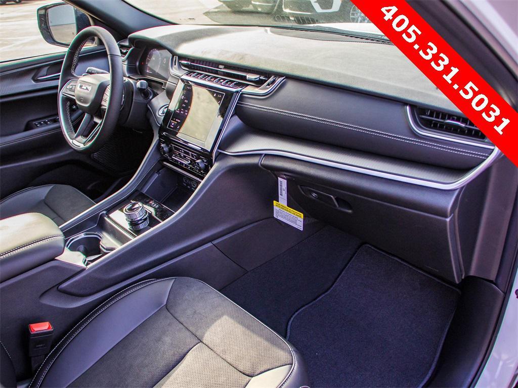 new 2025 Jeep Grand Cherokee car, priced at $39,180