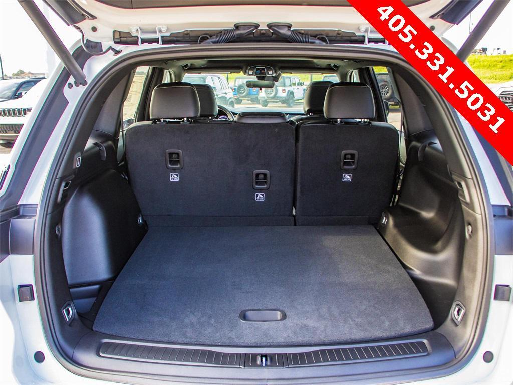 new 2025 Jeep Grand Cherokee car, priced at $39,180