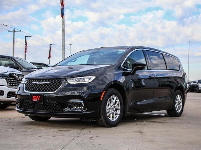 new 2025 Chrysler Pacifica car, priced at $38,798