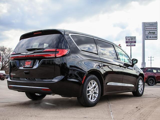 new 2025 Chrysler Pacifica car, priced at $38,798