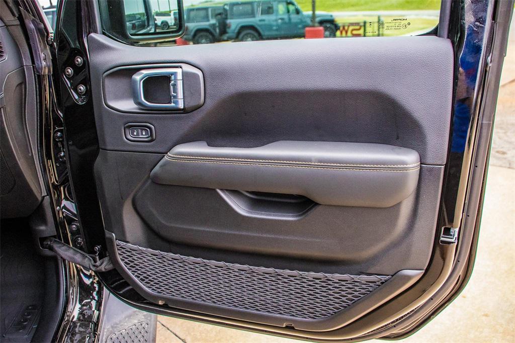 new 2025 Jeep Gladiator car, priced at $45,056