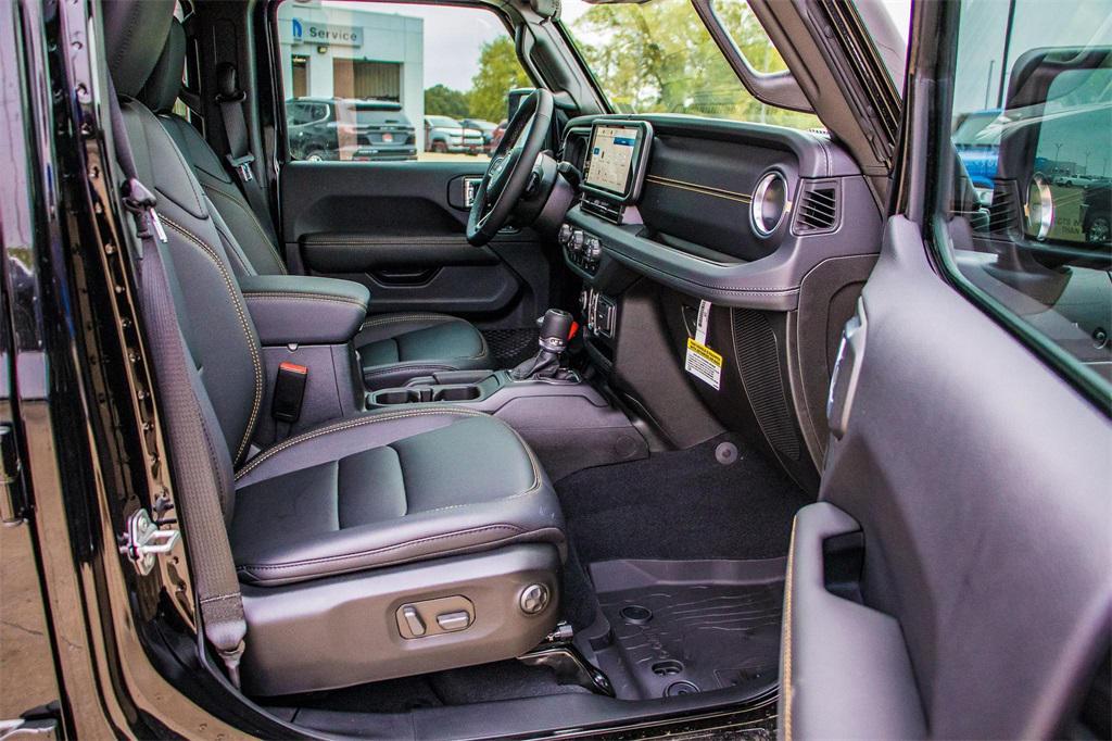 new 2025 Jeep Gladiator car, priced at $45,056