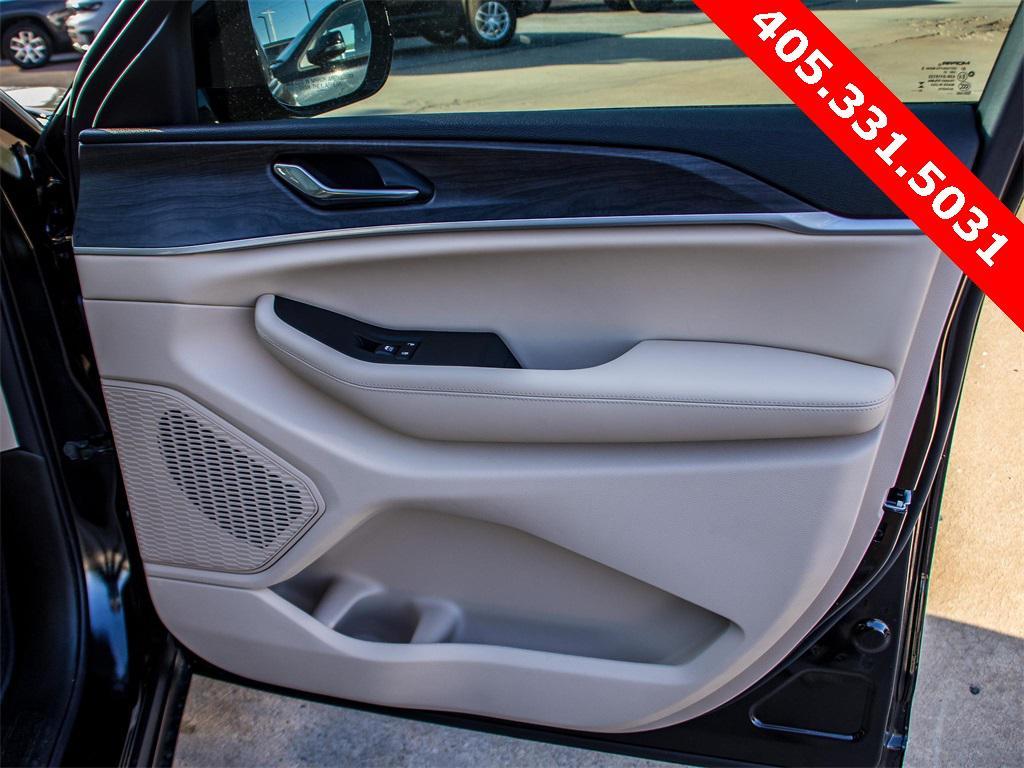new 2025 Jeep Grand Cherokee car, priced at $48,671