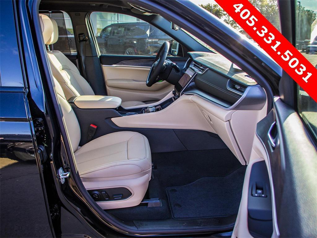 new 2025 Jeep Grand Cherokee car, priced at $48,671