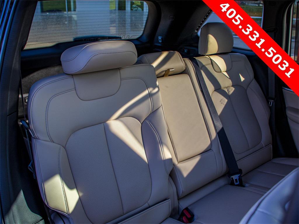 new 2025 Jeep Grand Cherokee car, priced at $48,671