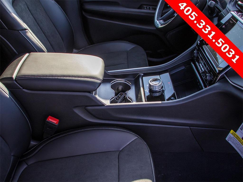 new 2025 Jeep Grand Cherokee car, priced at $37,851