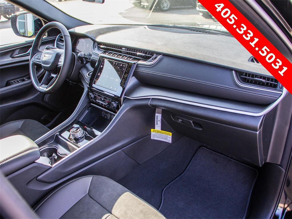 new 2025 Jeep Grand Cherokee car, priced at $37,851