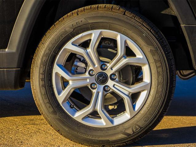 new 2025 Jeep Compass car, priced at $25,000