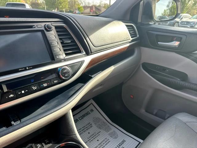 used 2015 Toyota Highlander car, priced at $18,526