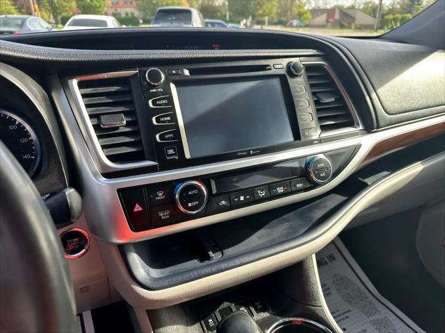 used 2015 Toyota Highlander car, priced at $18,526