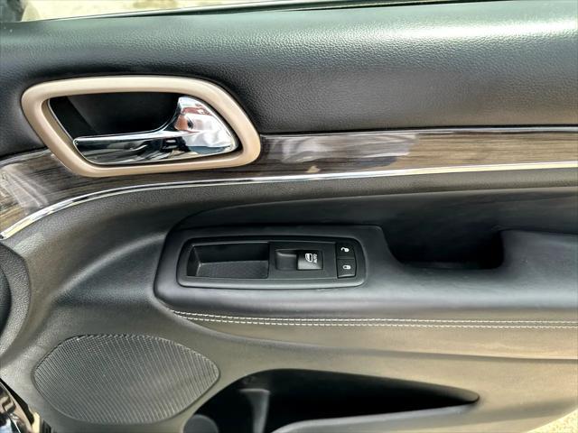 used 2015 Jeep Grand Cherokee car, priced at $13,500