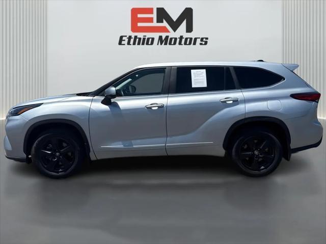 used 2023 Toyota Highlander car, priced at $35,999