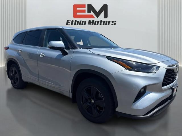 used 2023 Toyota Highlander car, priced at $35,999