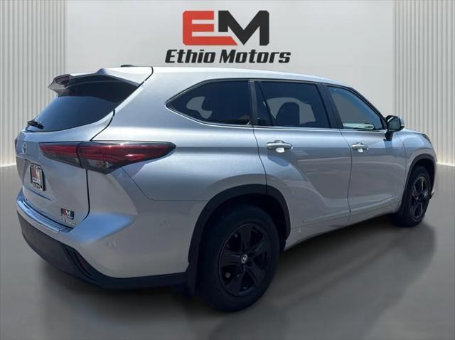used 2023 Toyota Highlander car, priced at $35,999