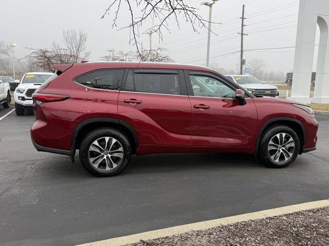 used 2021 Toyota Highlander car, priced at $32,909