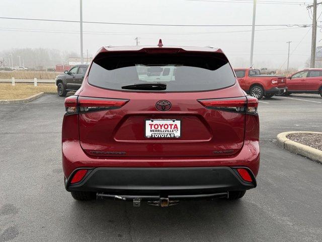 used 2021 Toyota Highlander car, priced at $32,909