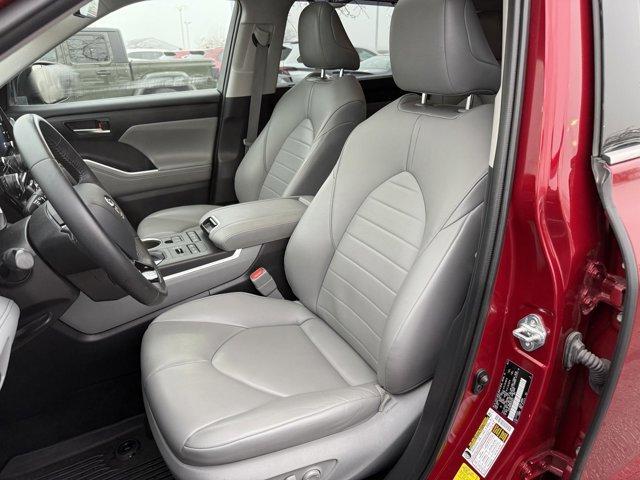 used 2021 Toyota Highlander car, priced at $32,909