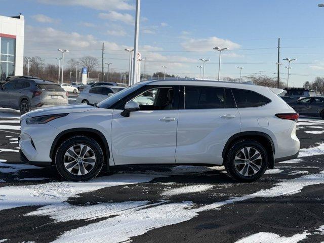 used 2021 Toyota Highlander car, priced at $34,420