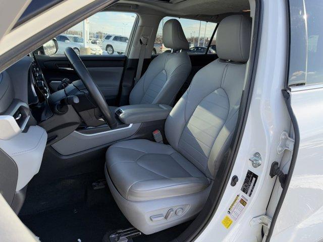 used 2021 Toyota Highlander car, priced at $34,420