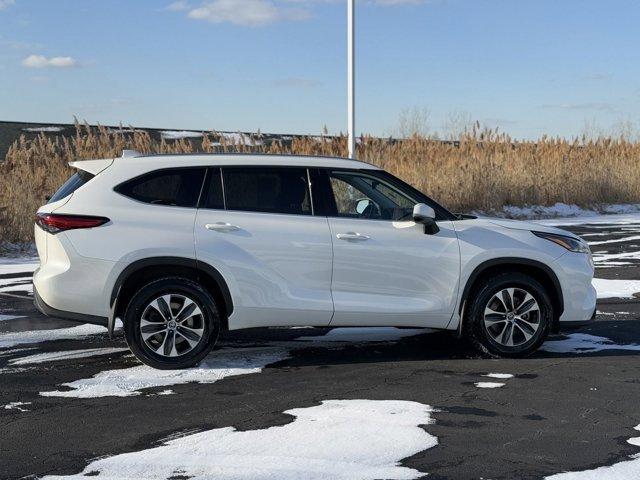 used 2021 Toyota Highlander car, priced at $34,420