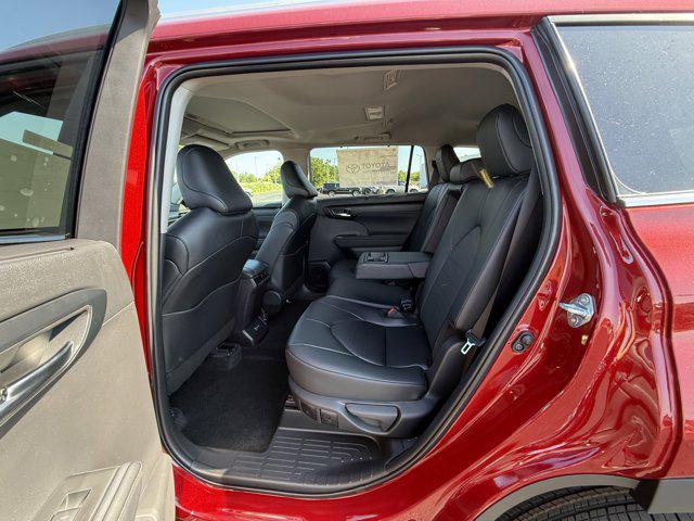 new 2025 Toyota Highlander car, priced at $48,153