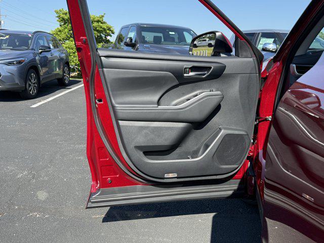 new 2025 Toyota Highlander car, priced at $48,153