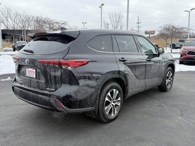 used 2022 Toyota Highlander car, priced at $35,695