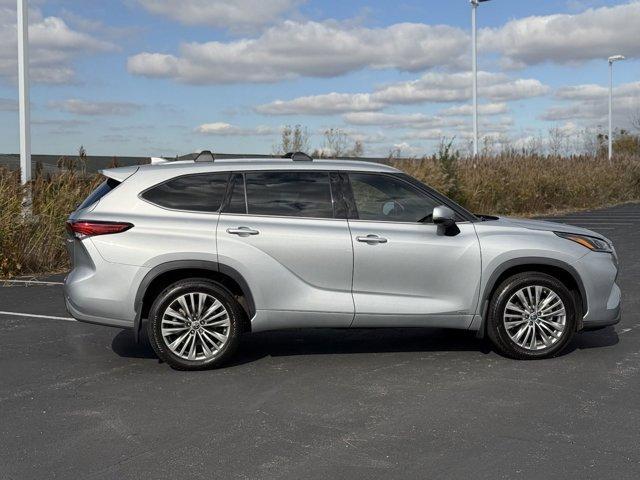 used 2022 Toyota Highlander Hybrid car, priced at $47,027