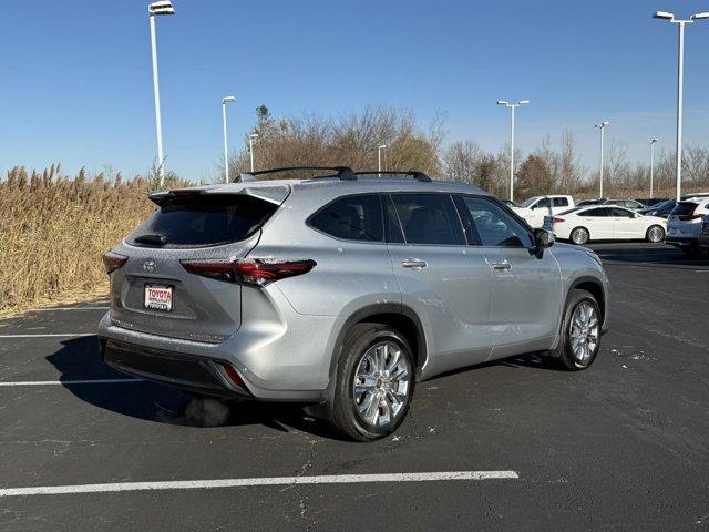 used 2024 Toyota Highlander car, priced at $45,373