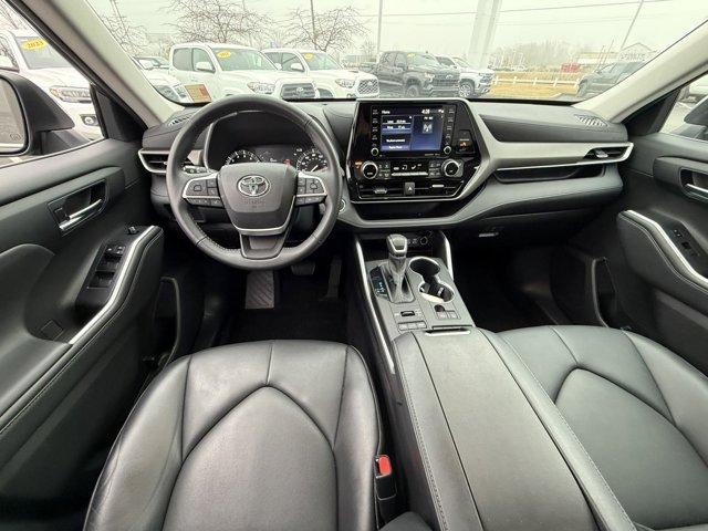 used 2022 Toyota Highlander car, priced at $35,161