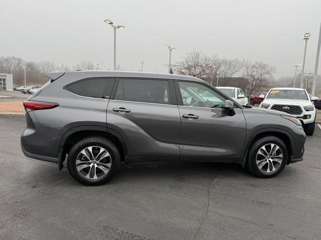 used 2022 Toyota Highlander car, priced at $35,161