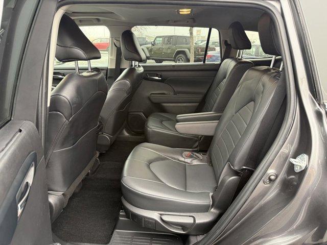 used 2022 Toyota Highlander car, priced at $35,161