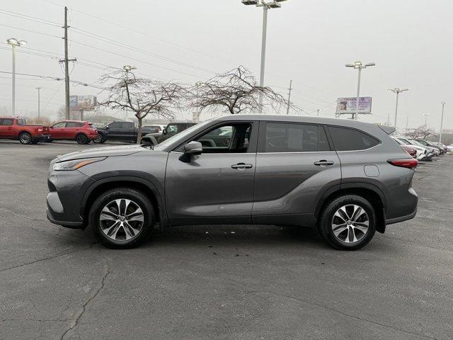 used 2022 Toyota Highlander car, priced at $35,161